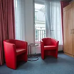 Rho Hotel 3*