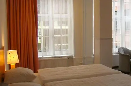 Rho Hotel 3*