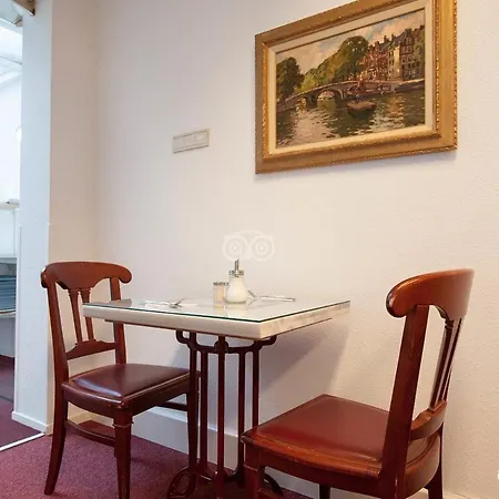 Ξενοδοχείο Rho 3*